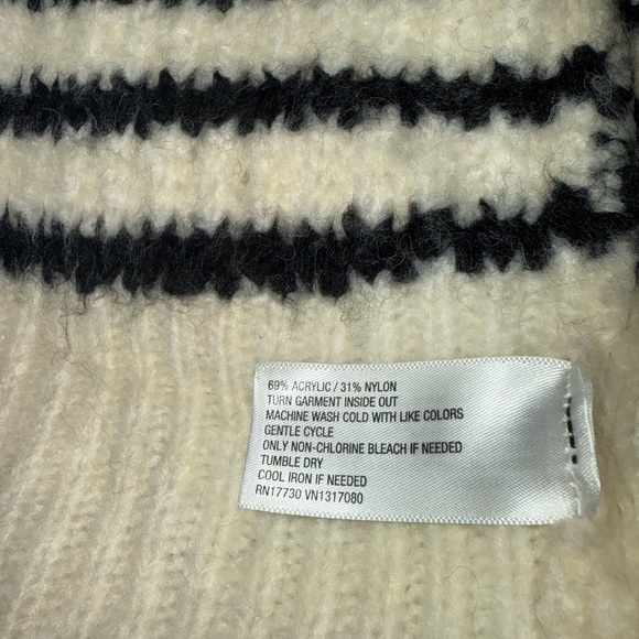 Striped Black and White Women's Sweater Size XXL - Picture 4 of 5
